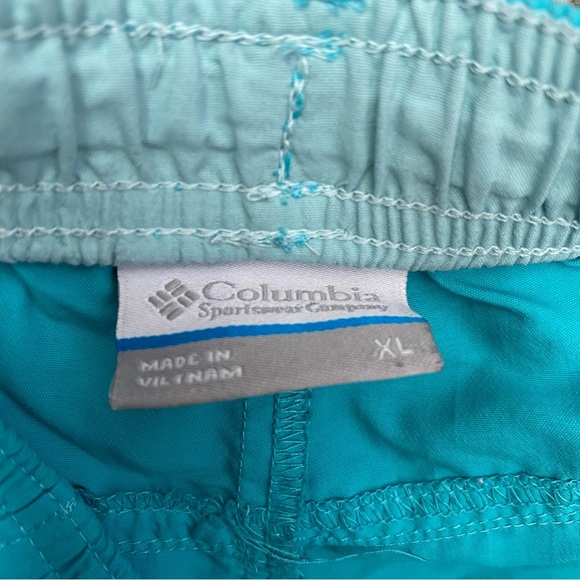 Columbia Women's Shorts - Picture 4 of 8